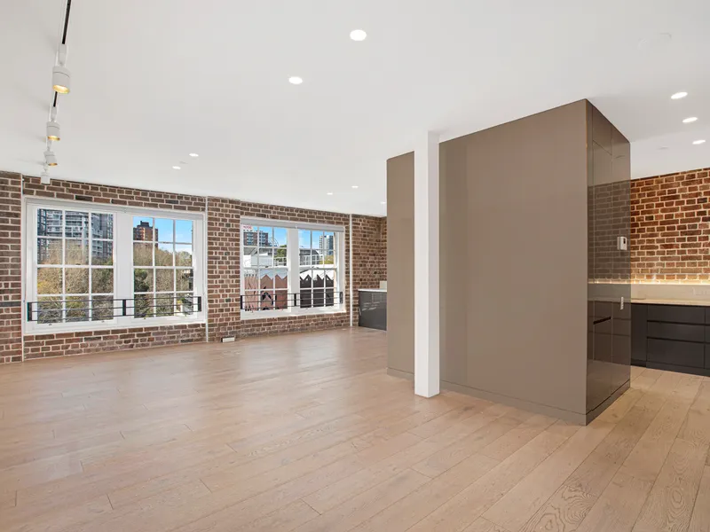 Exclusive dual level apartment located in the iconic Griffith Teas | Unfurnished