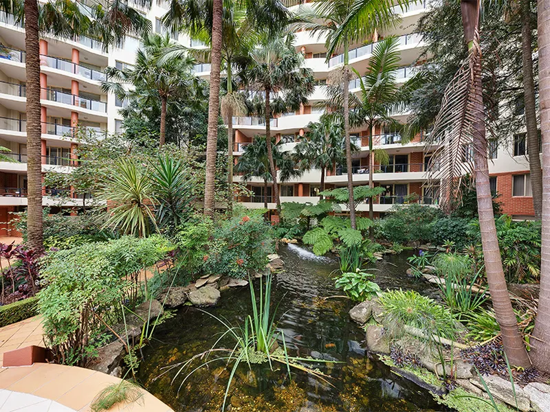 Modern Spacious Unit in Prime Location!