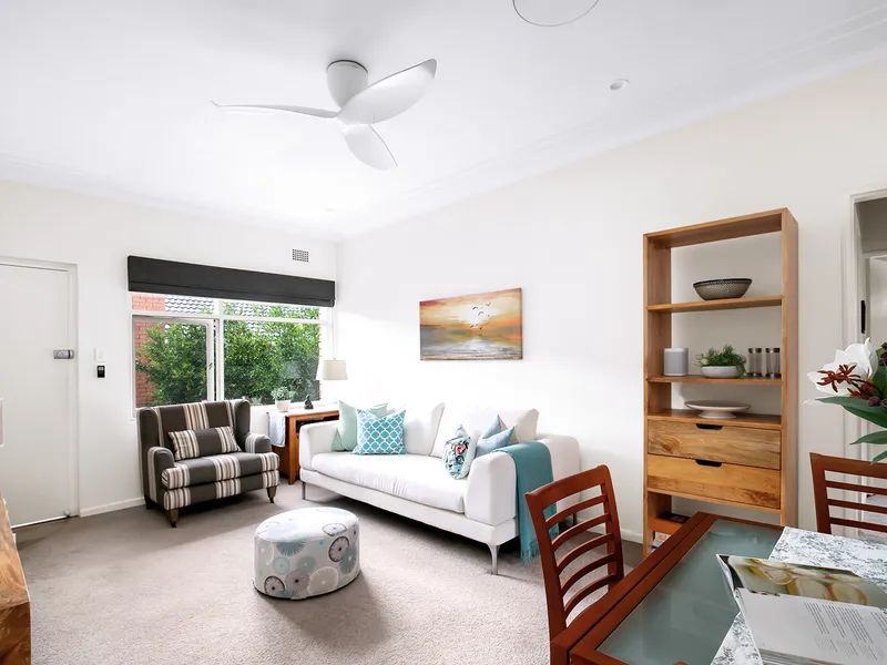 Tasteful renovations, northern light and unbeatable convenience