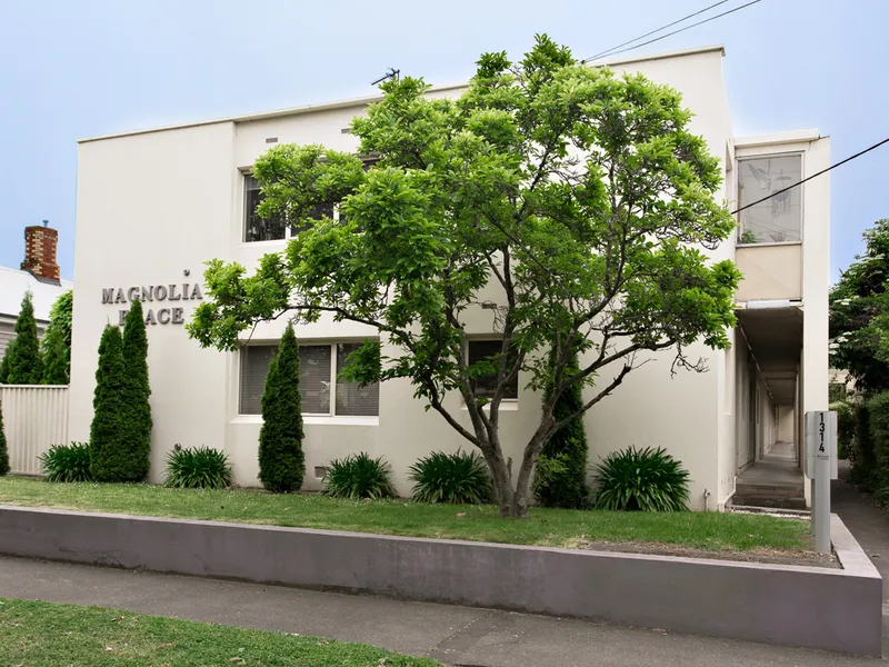 FANTASTIC LOCATION CLOSE TO LAKE