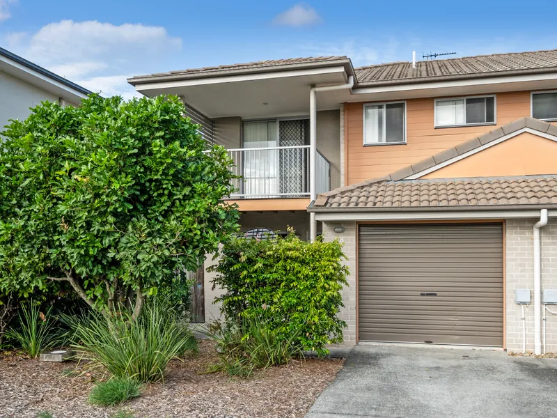 Stunning modern 3 bedroom townhouse in fantastic complex.