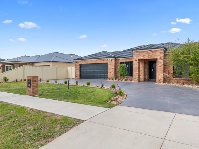 SPACIOUS FAMILY HOME PLUS MORE!