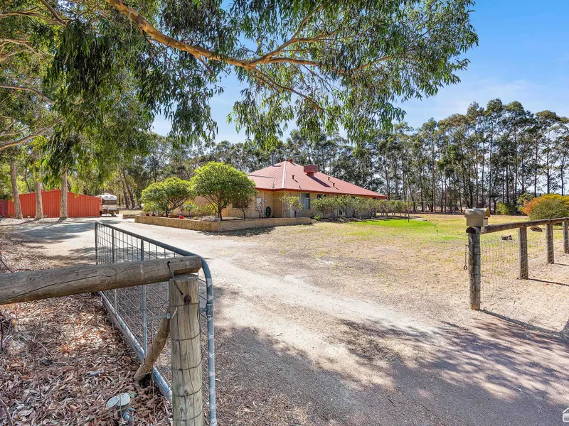 Relaxed Country Living on nearly 2 Acres