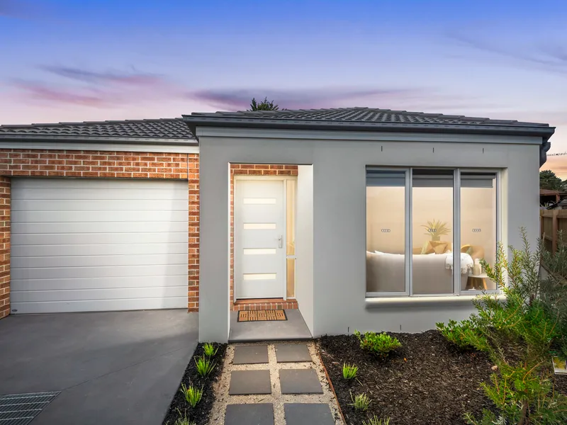 STUNNING 3 BEDROOM HOME – LIKE NEW!