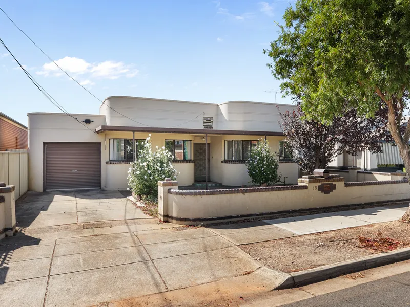Spacious 4-Bed Family Home Close to Adelaide CBD
