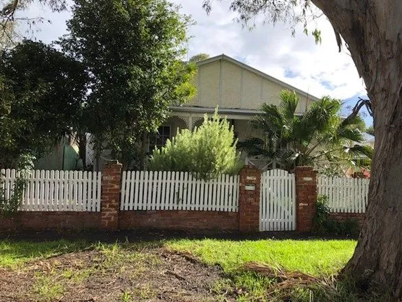 Shenton Park Cottage in quiet street close to train, school and hospitals. New kitchen and bathroom. Off-street parking.