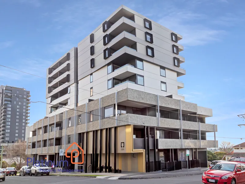 MINUTES TO BOX HILL CENTRAL! 