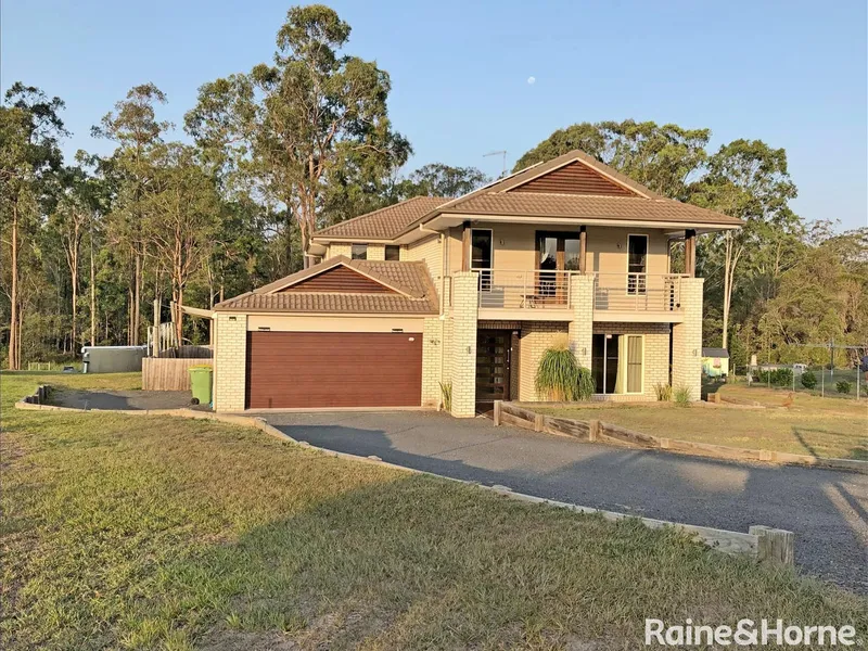 STUNNING MODERN HOME IN GREENBANK