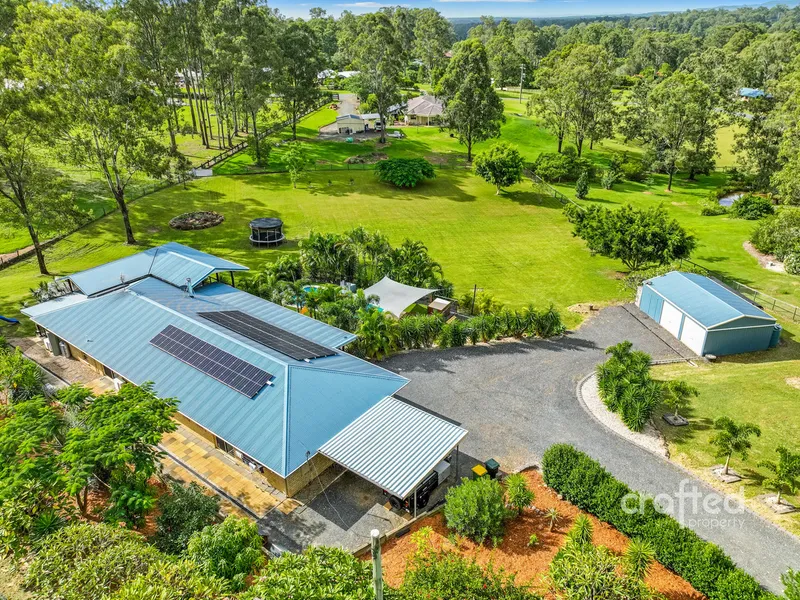 acreage life | Ultimate Entertainer with Sweeping Views and So Much Room! + Stunning Kitchen + Shed + Pool (6,942m2)