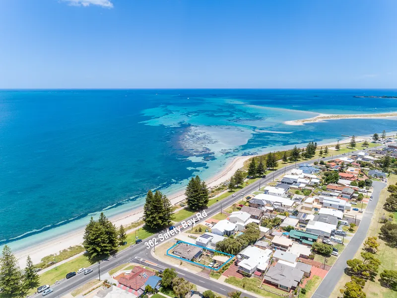 Character Home with Stunning Ocean Views and Gated Side Access for Your Boat or Caravan!