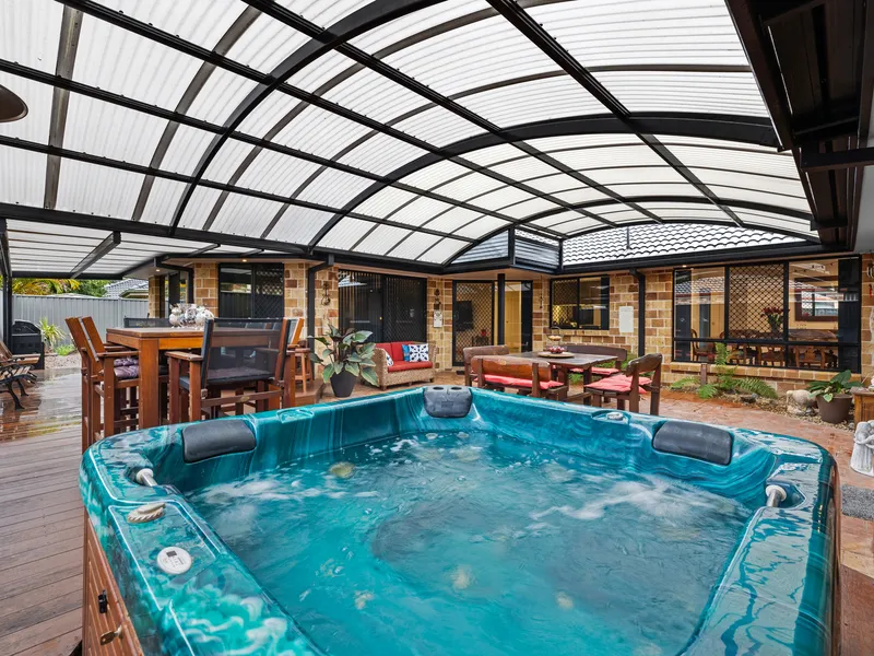 Modern Family Living with Exceptional Outdoor Entertaining