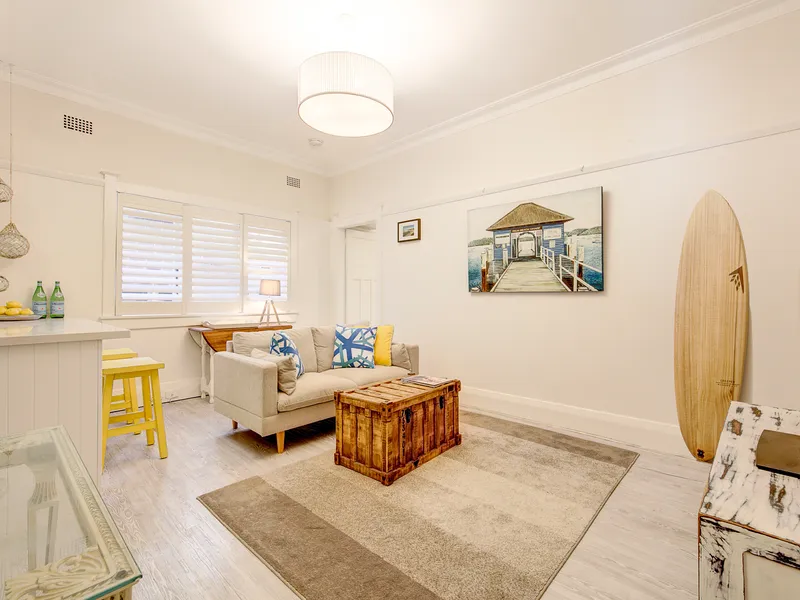 LARGE FURNISHED APARTMENT ON BRONTE BEACH 