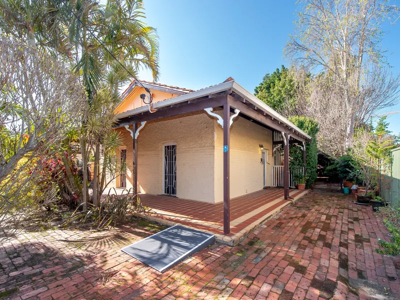CIRCA 1927 CHARACTER 3 BED HOME on 698m2 of LAND!