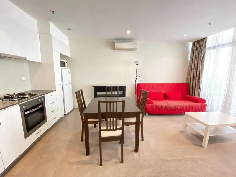 CONTEMPORARY AND SPACIOUS FURNISHED APARTMENT!