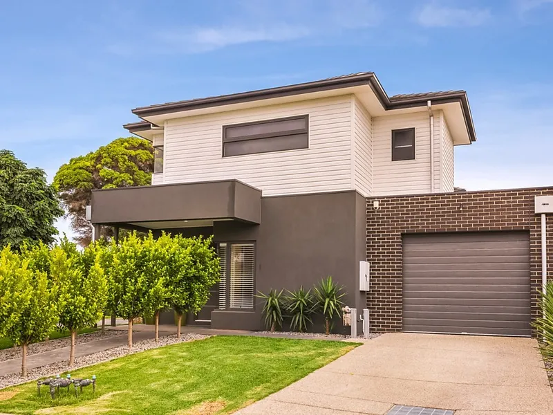 Beautifully presented townhouse, low maintenance living