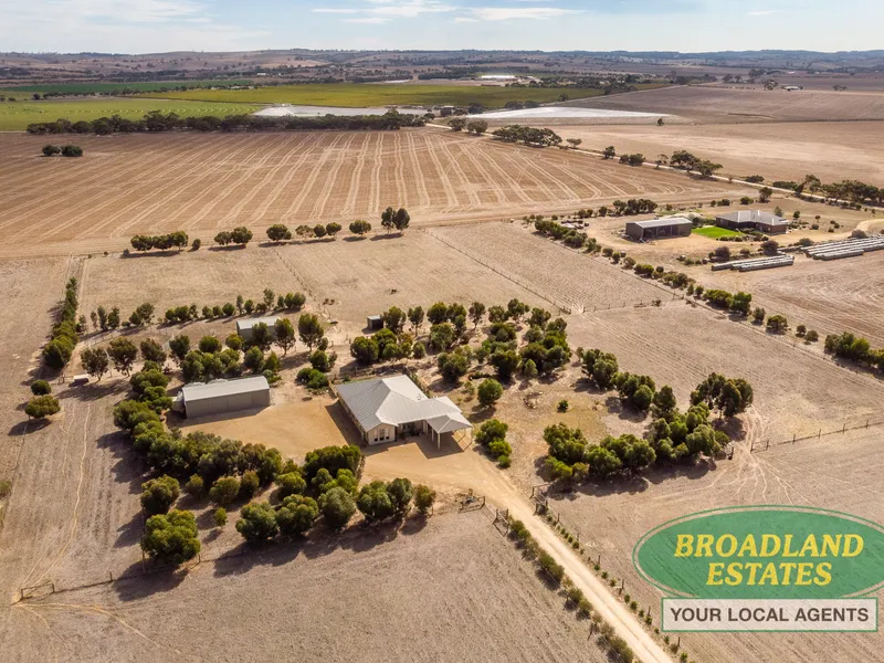 Country Paradise Only Minutes From Town - Your Search Is Over!