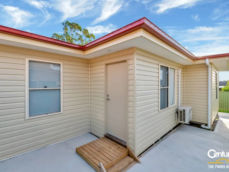 IMMACULATE 3 BEDROOM GRANNYFLAT WITH PARKING