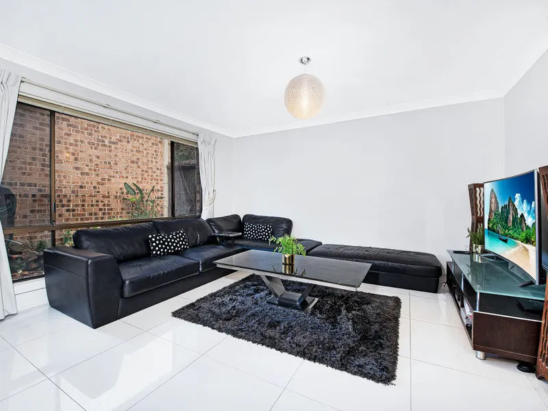 Prime Modern Living 2-Storey Townhouse Spoilt By Convenience