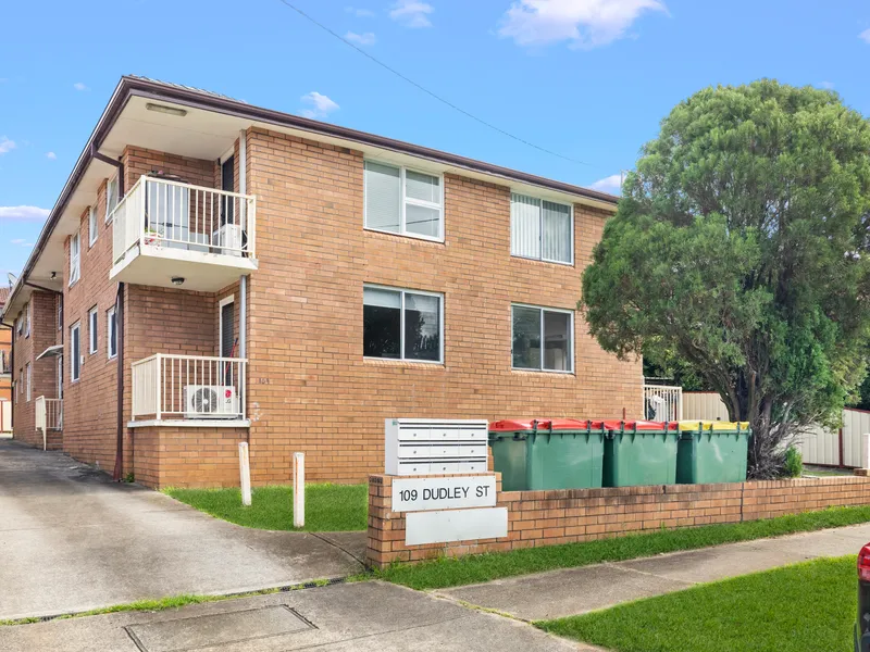 STUNNING MODERN TWO BEDROOM UNIT IN TOP LOCATION!!!