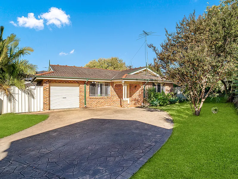 Quiet Cul De Sac with dual access