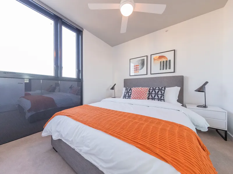 2 bedroom UNFURNISHED unit with one car park.