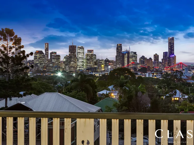 CHARMING BLUE CHIP FAMILY QUEENSLANDER, STUNNING CITY VIEWS,..INDOOR POOL