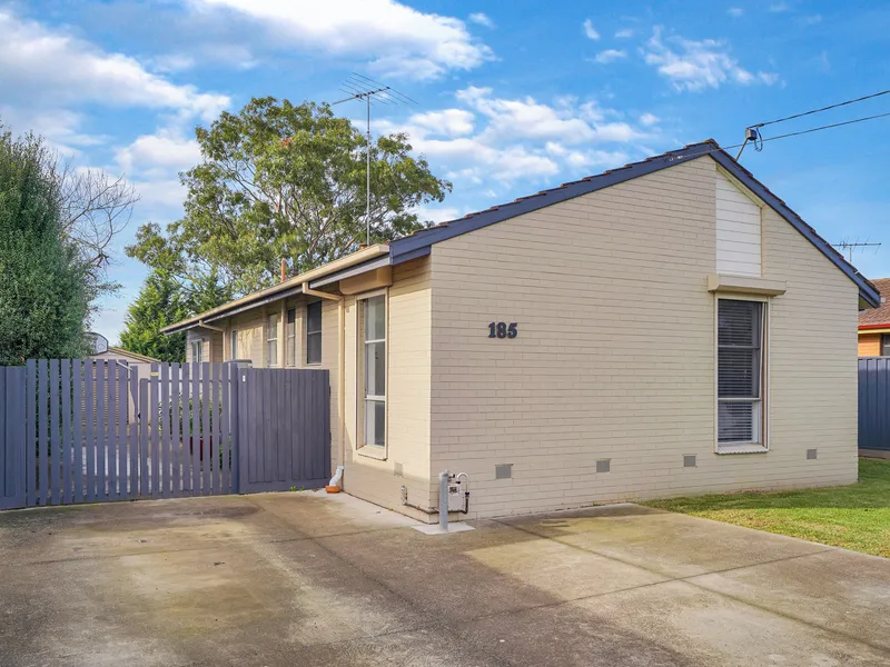 4 bed, 2 bath, renovated, extended and just 800m to the shops!