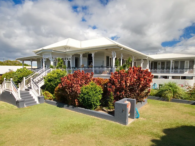 FANTASTIC BAYSIDE LOCATION | SPACIOUS | QUIET COMPLEX