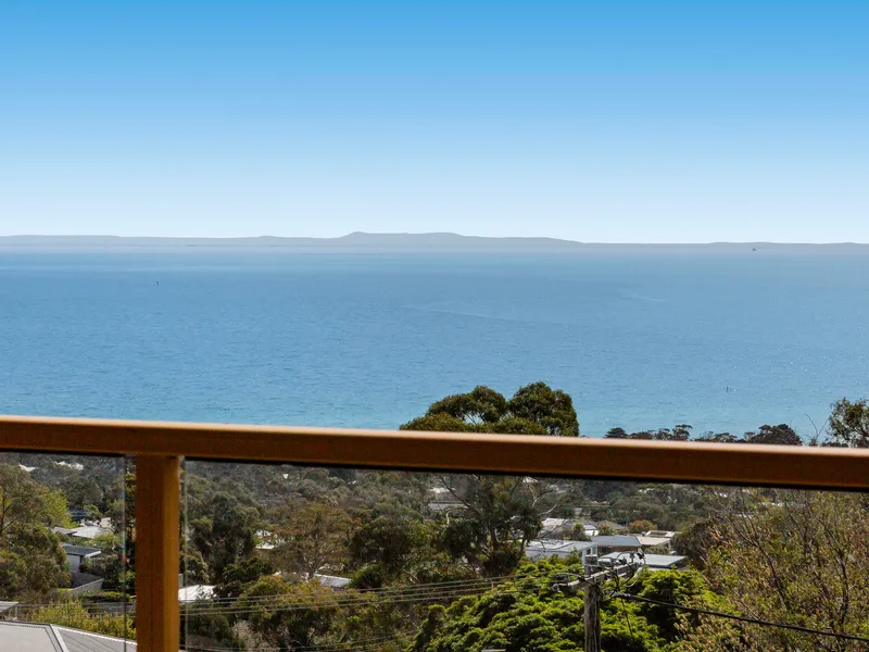 Spectacular blue water views and self-contained guest accommodation