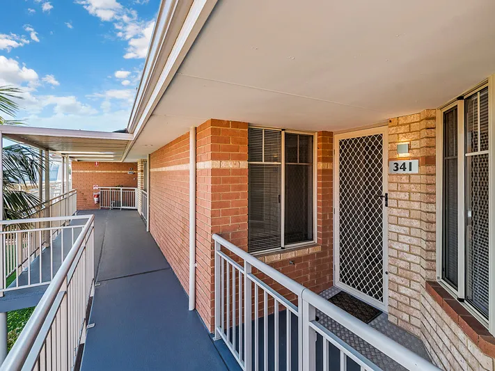 NEWLY REFURBISHED RETIREMENT APARTMENT