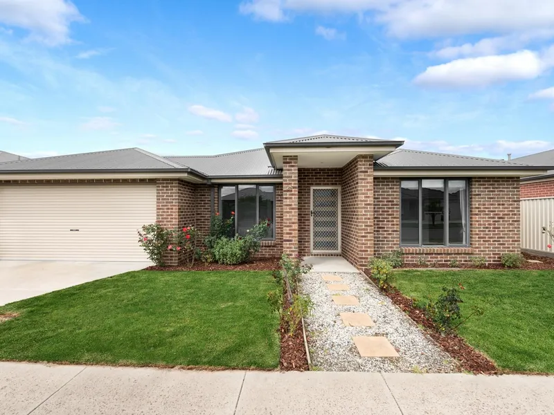 Neat & Tidy home in Convenient Location!