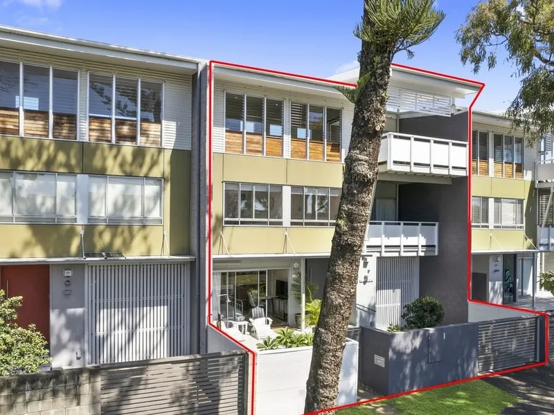 SURF SIDE LUXURY 3 LEVEL DESIGNER RESIDENCE @ WOORIM