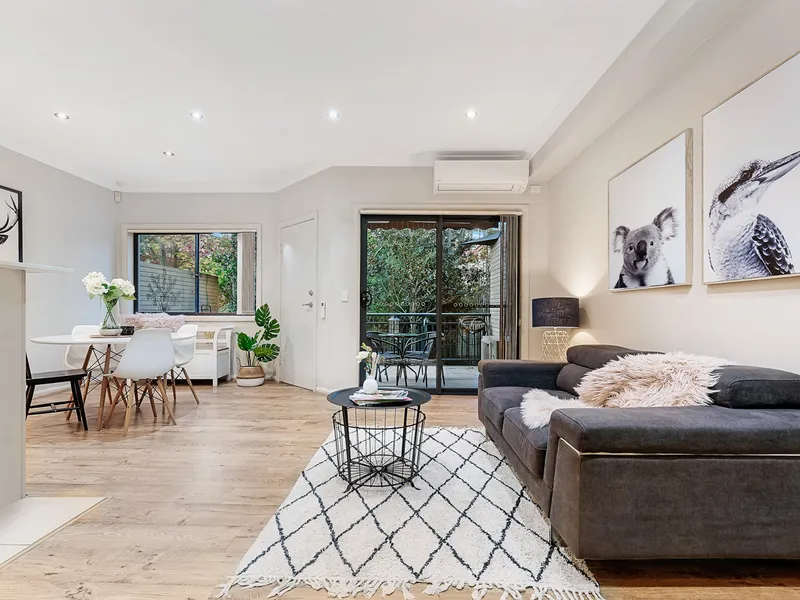 Light Bright Townhouse in a great proximity to the hub of Hornsby