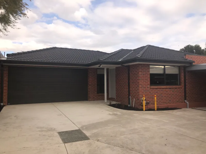 Low maintenance living, 3 Bedrooms