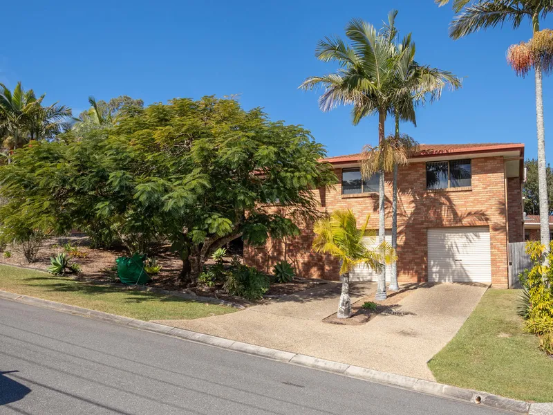 Fantastic & Large 4 Bedroom Family Home