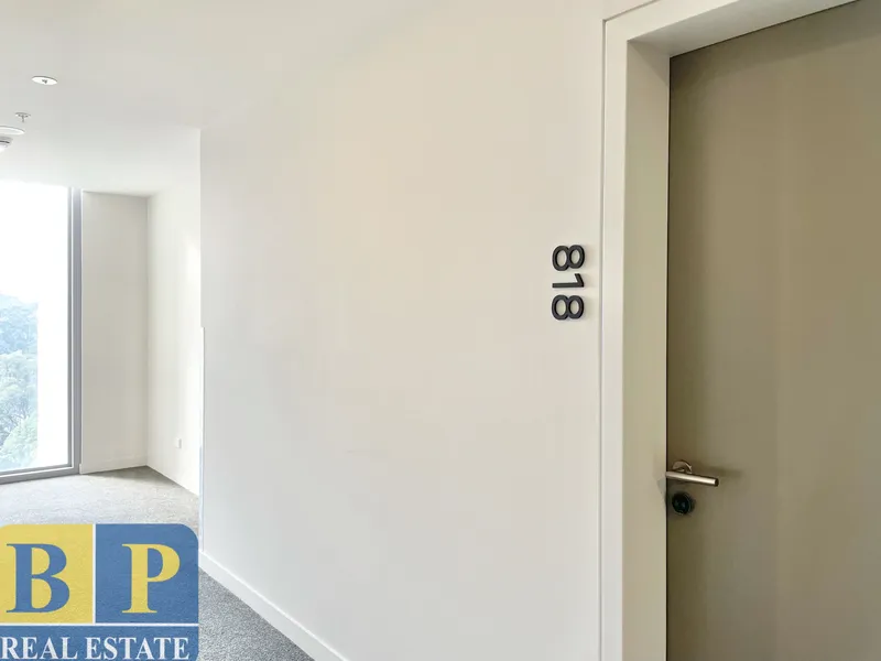 North-eastern Facing One Spacious Bed Luxury with Balcony Free Water and Wi-Fi on Level 8