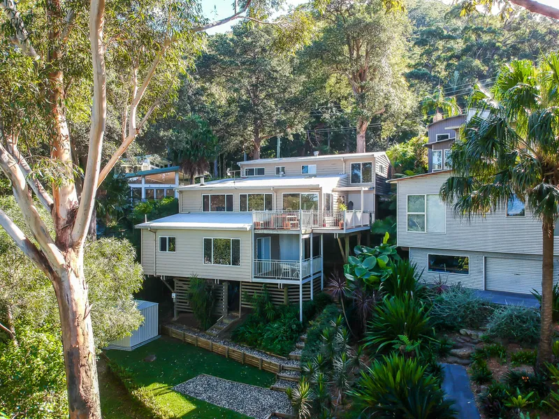 Tranquil Home Nestled Amongst the Treetops
