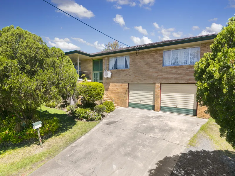 FAMILY FRIENDLY LIVING CLOSE TO SCHOOLS, SHOPS AND PARKS