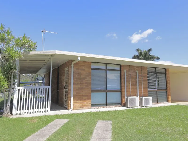 AIR CONDITIONED LOW SET BRICK DUPLEX, NEAR BOYNE RIVER