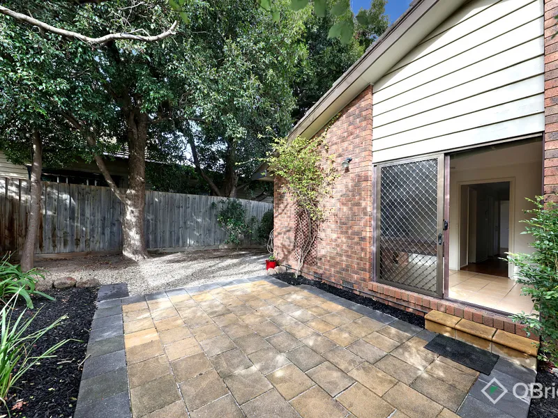 Understated, Yet Contemporary Low-Maintenance Living