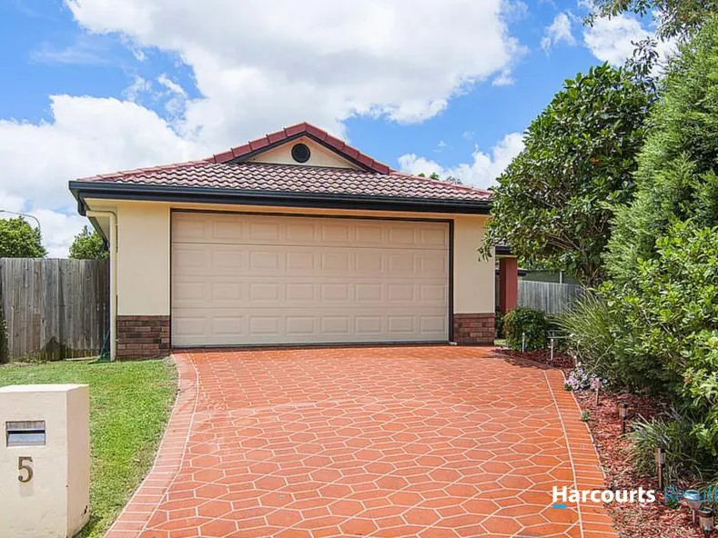 5 Bed with large open plan lounge area - Family Living in Calamvale