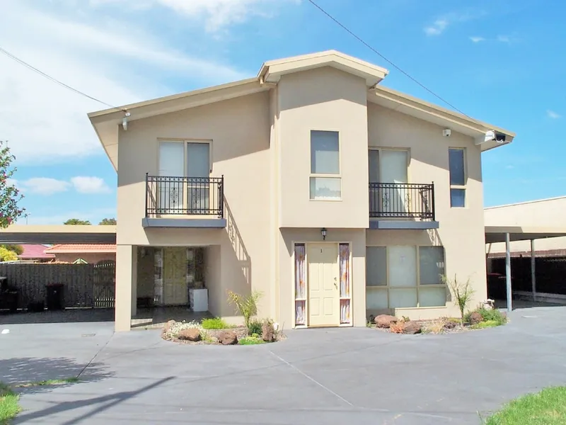 Spacious Home - Easy Walk To Monash University