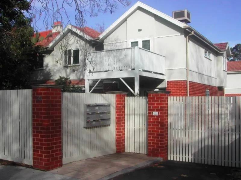 Sunny Balcony Terrace & Private Courtyard + Secure Lock-Up Garage