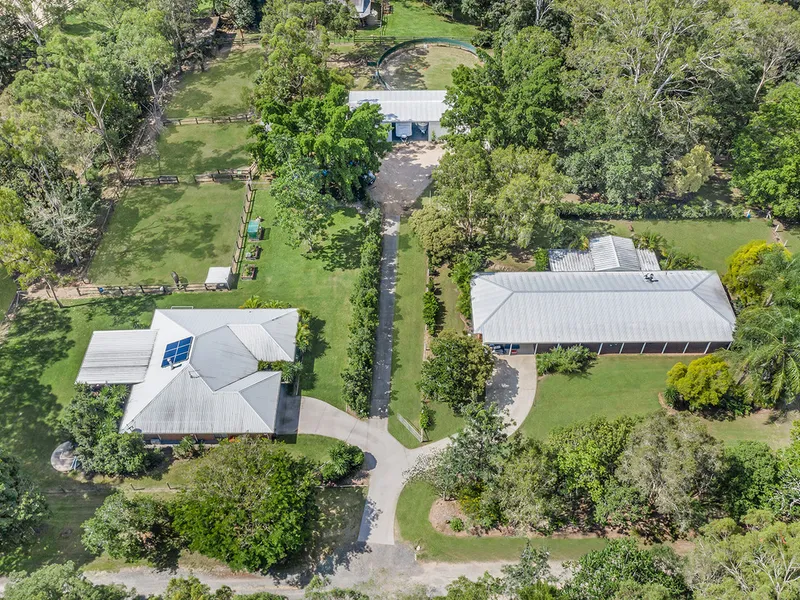 Unique property With Two Houses - Outstanding Equine Facilities