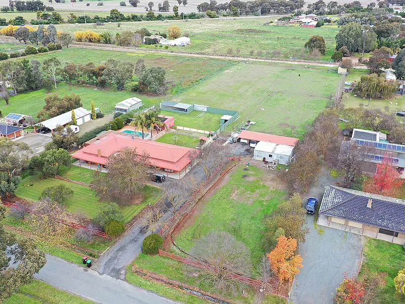 North Shepparton, 2.5 acres, town water