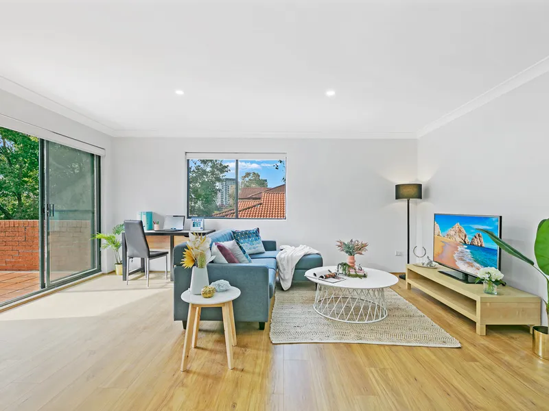 Penthouse on SALE! Lock-up garage! Super location in Parramatta CBD!