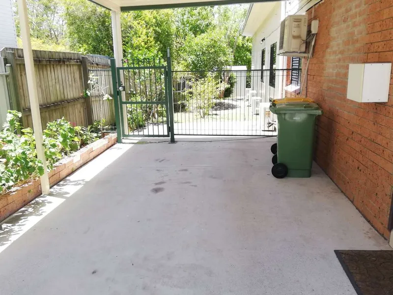 Great upstairs living in quiet area