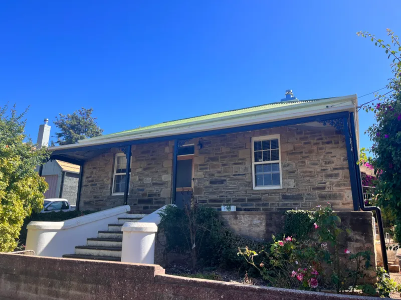 Fully renovated bluestone cottage