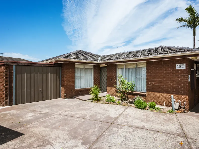 CLEAN & TIDY | REAR UNIT | CLOSE TO SHOPS