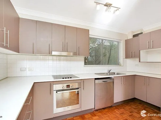 Fantastic Two Bedroom Apartment, Seconds to Clovelly Beach & Cafes, Must See!